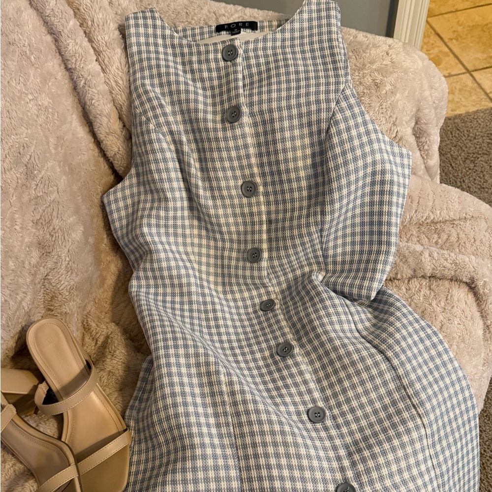 Dress - Picture 1 of 8